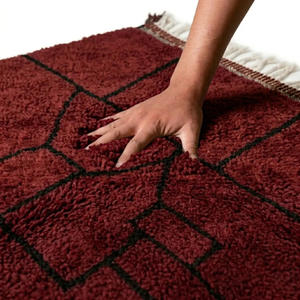 Tapis Beni M'Guild Rouge — Lignes Noires Main