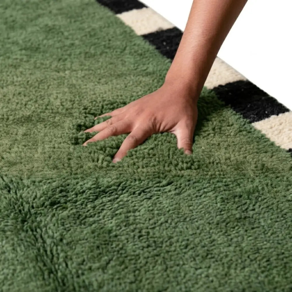 Tapis M'irt Vert Forêt — Bordures Noir & Blanc